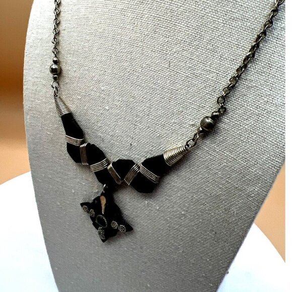 Handcrafted Ethnic Necklace With Black Stone & Acrylic Pendant.   B84 - Picture 4 of 8